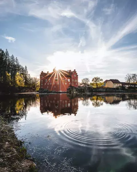 Červená Lhota - Zámecký dvůr