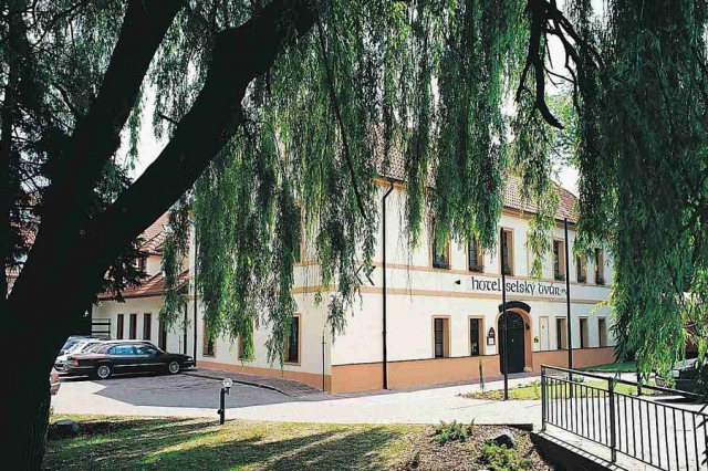HOTEL SELSKÝ DVŮR ****